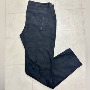 Lululemon Day Trip Boyfriend Fit Camo Pants size 10